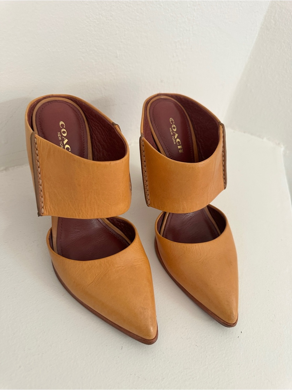 COACH 🤎 Fortune Tan Leather Pointed Toe Mules Womens size 6